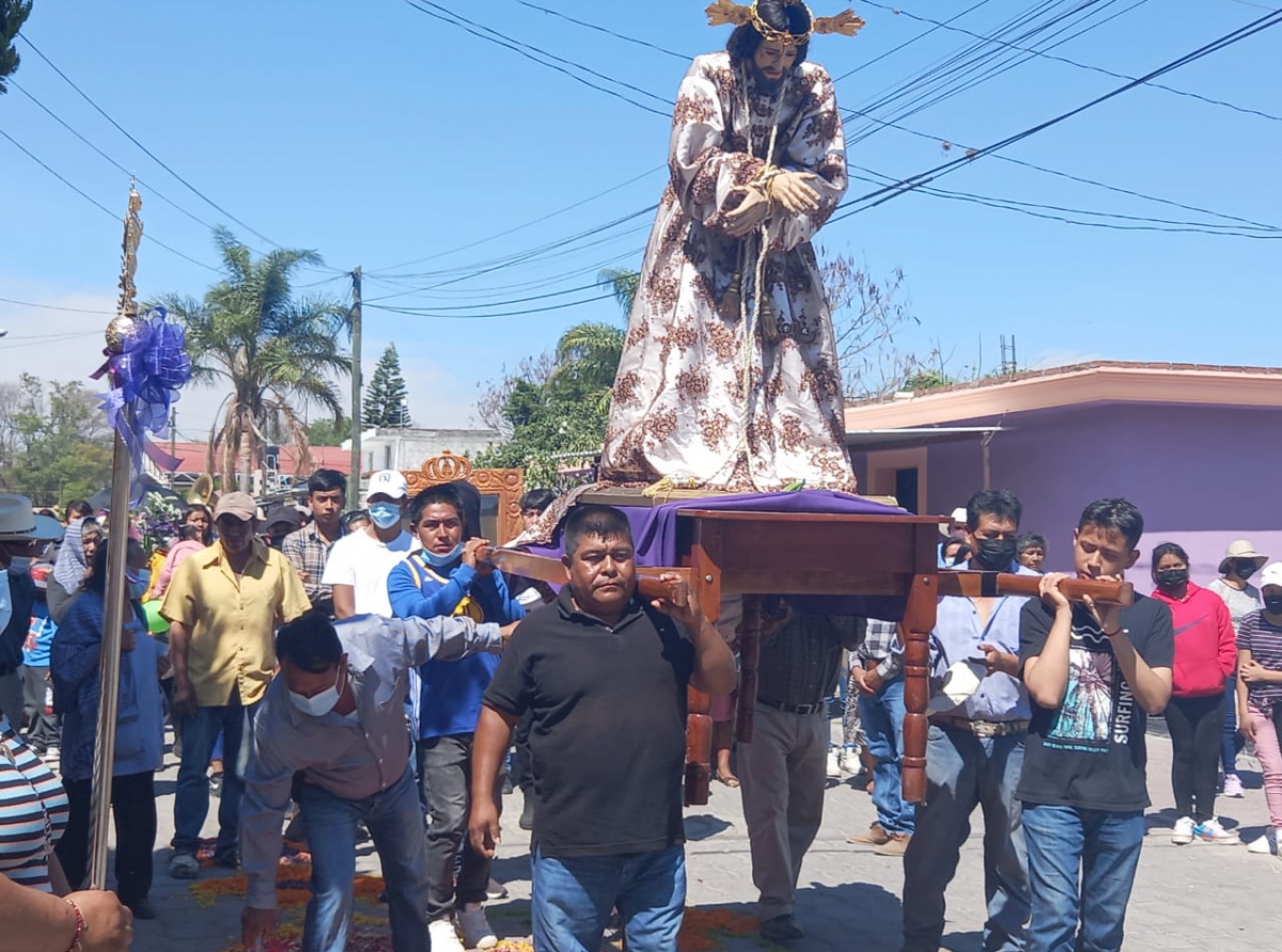 Realizan procesión por aniversario de la imagen de Jesús en Nexatengo 